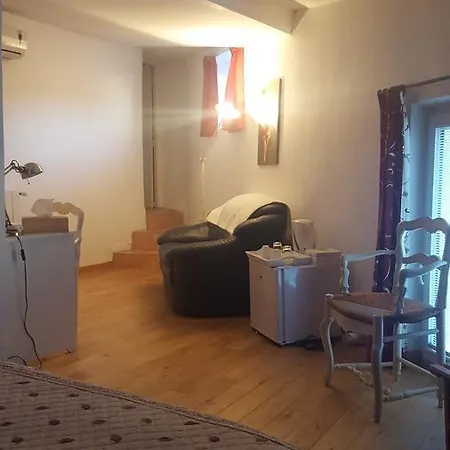 D'hotes La Vigneronne Bed & Breakfast *