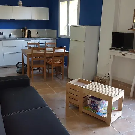 D'hotes La Vigneronne Bed & Breakfast *
